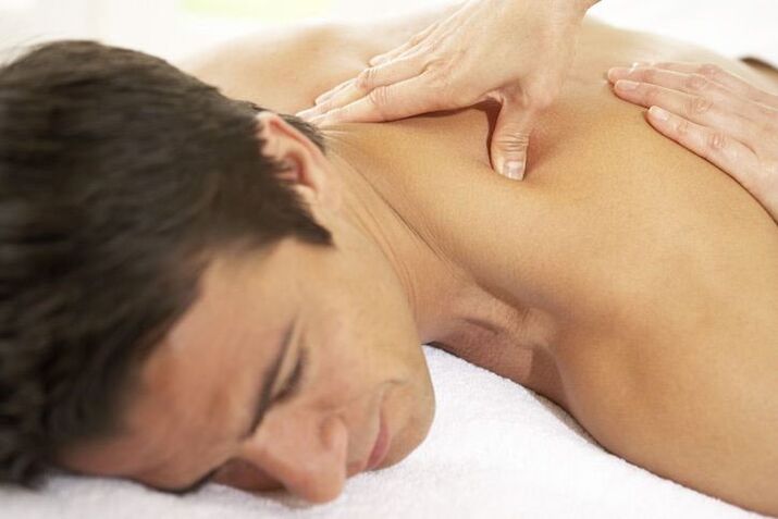 El masaje es útil para el tratamiento y prevención de la osteocondrosis de la columna cervical. 
