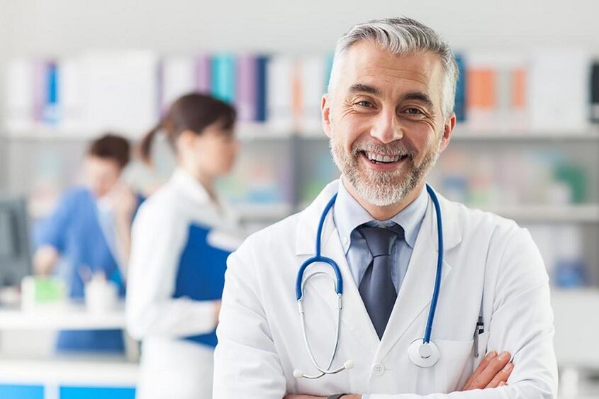 los médicos tratan la artrosis